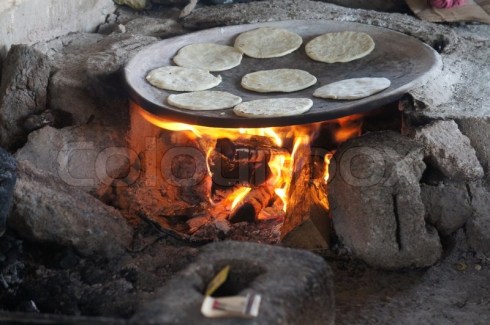 4789398-el-tradicional-comal-para-las-tortillas
